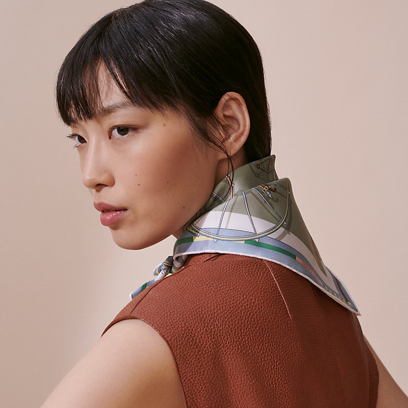 Voitures en Equilibre scarf 45 | Hermès Mainland China Voitures en Equilibre scarf 45 | Hermès Mainland China